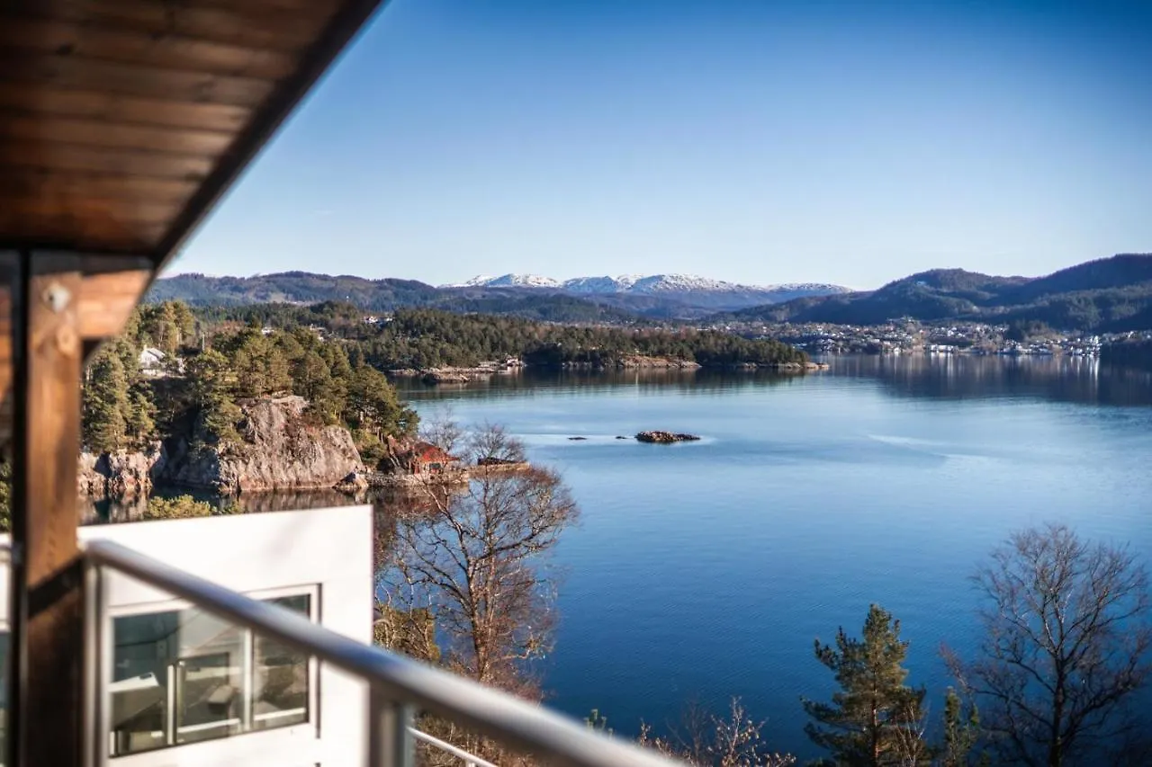 Villa Arboretet: Seaside Retreat with Private Pool & Sauna in Bergen