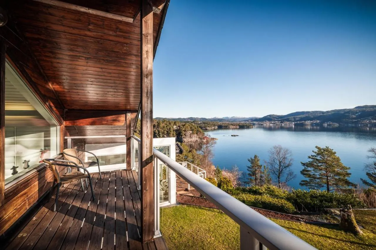 Villa Arboretet: Seaside Retreat with Private Pool & Sauna in Bergen 0*,