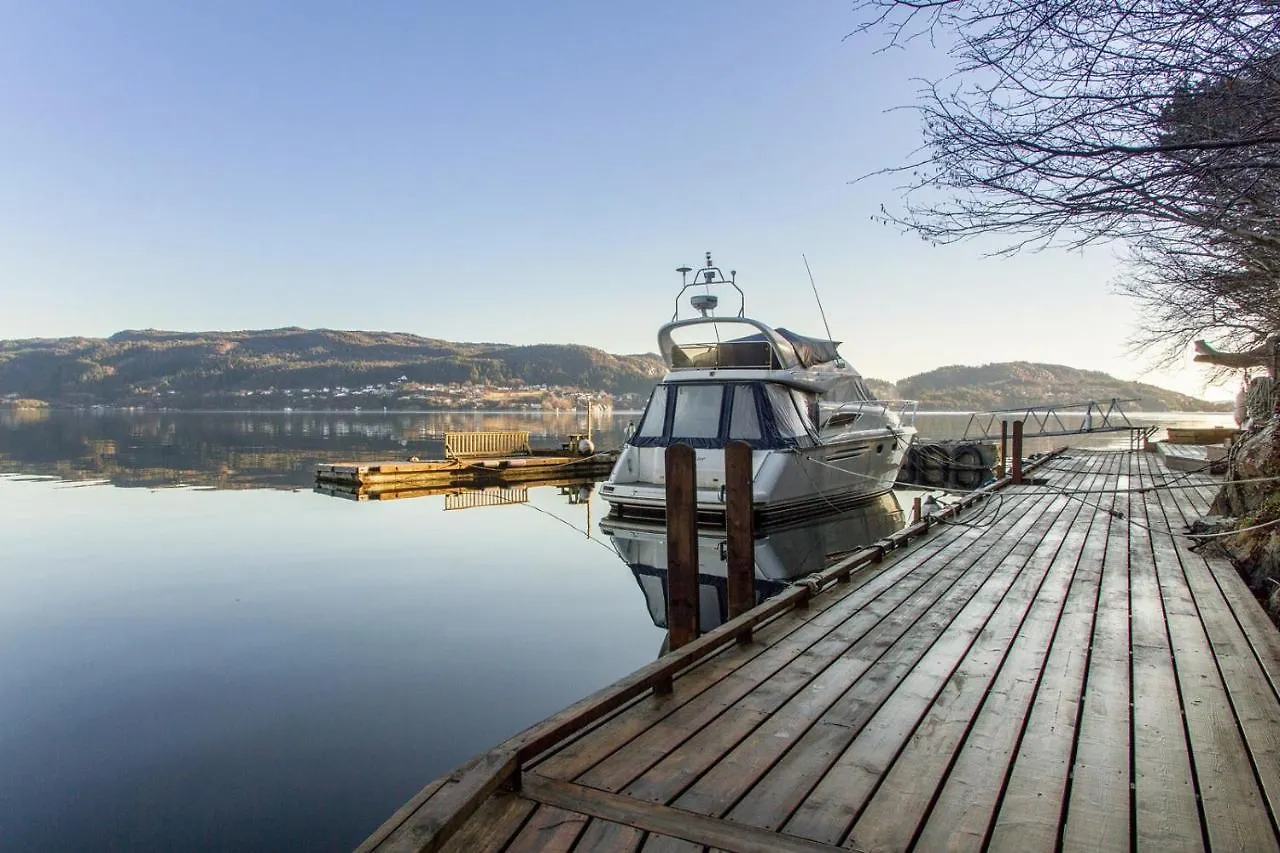Villa Arboretet: Seaside Retreat with Private Pool & Sauna in Bergen