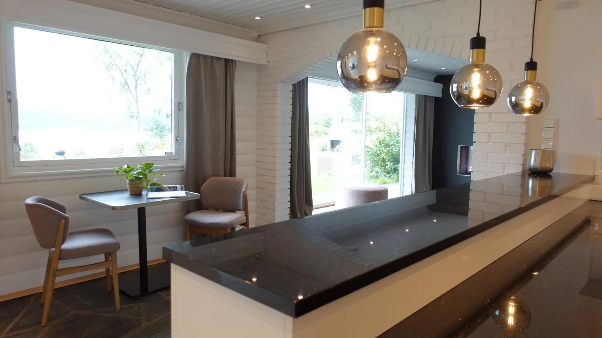 Villa Arboretet: Seaside Retreat with Private Pool & Sauna in Bergen Norway