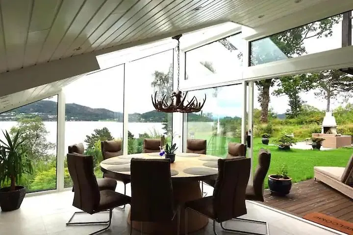 Villa Arboretet: Seaside Retreat with Private Pool & Sauna in Bergen