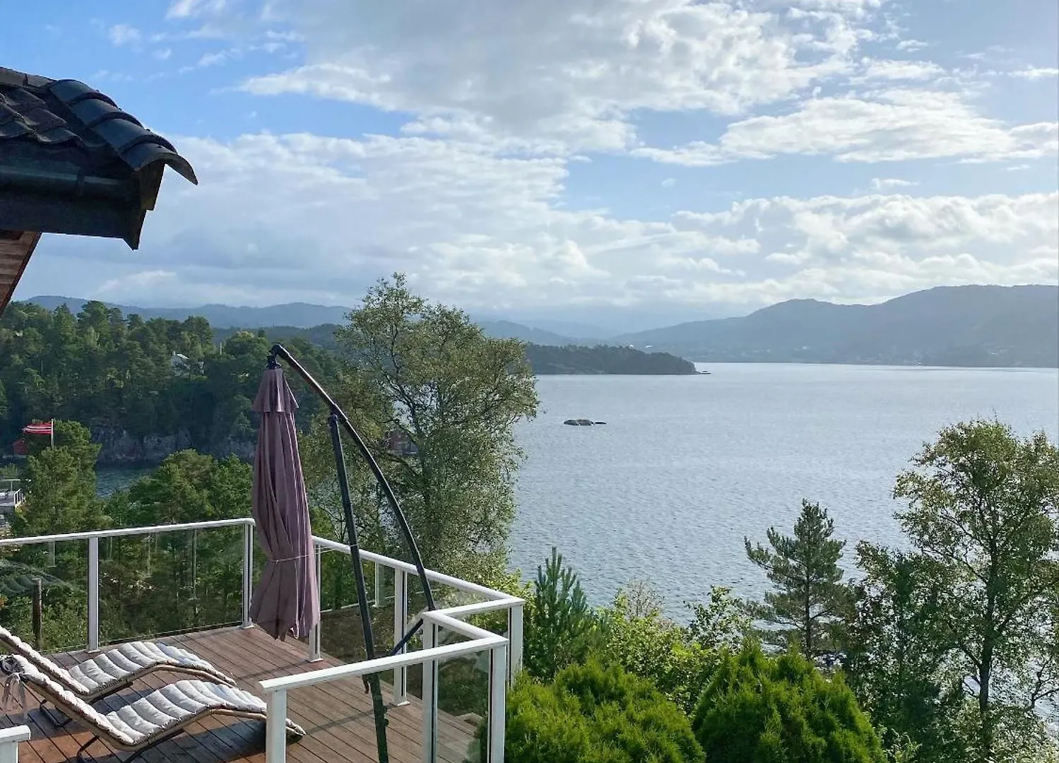 Villa Arboretet: Seaside Retreat with Private Pool & Sauna in Bergen Norway
