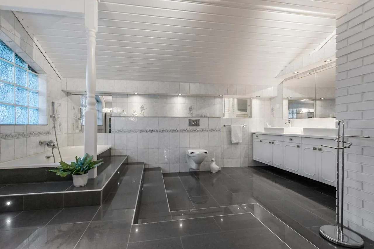 Villa Arboretet - Seaside Villa With Private Pool & Infrared Sauna In The Heart Of Arboretet, Bergen