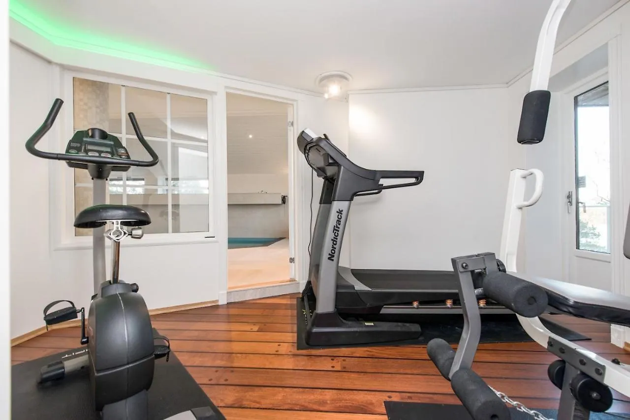 Villa Arboretet - Seaside Villa With Private Pool & Infrared Sauna In The Heart Of Arboretet, Bergen