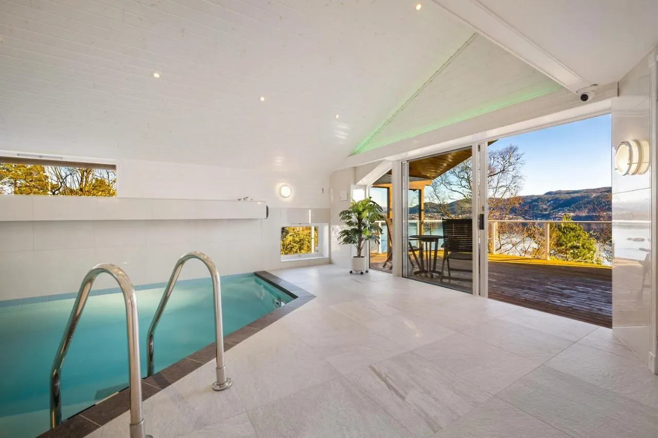 Villa Arboretet - Seaside Villa With Private Pool & Infrared Sauna In The Heart Of Arboretet, Bergen