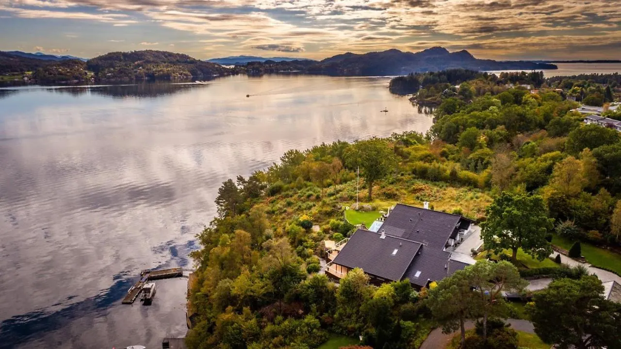 Villa Arboretet - Seaside Villa With Private Pool & Infrared Sauna In The Heart Of Arboretet, Bergen