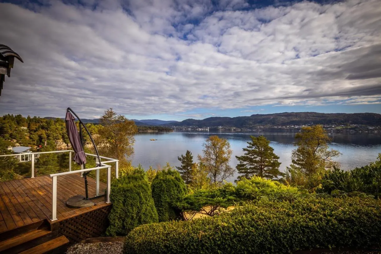Villa Arboretet - Seaside Villa With Private Pool & Infrared Sauna In The Heart Of Arboretet, Bergen